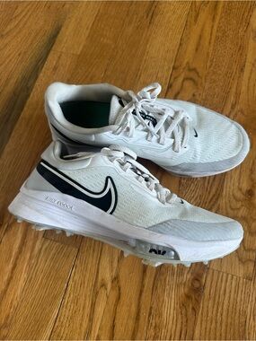 Nike Women’s White Athletic Golf Shoes with Black Swoosh